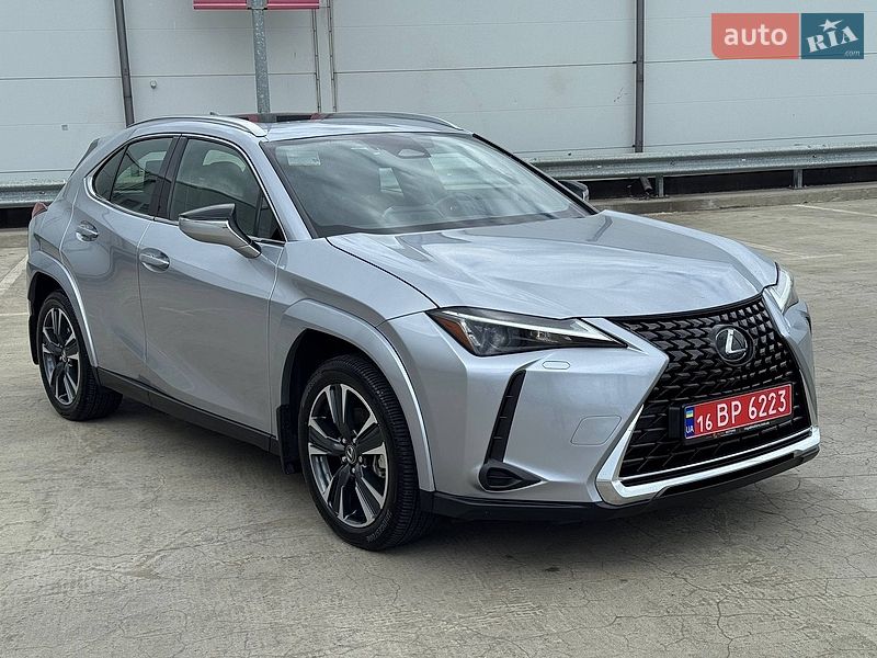 Lexus UX 2024