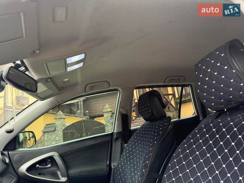 Toyota RAV4 2011