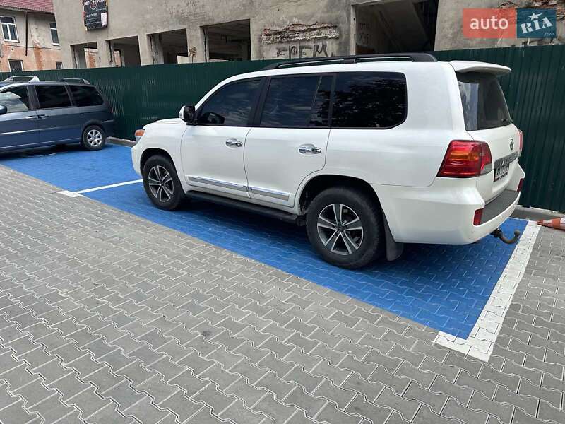 Toyota Land Cruiser 2012