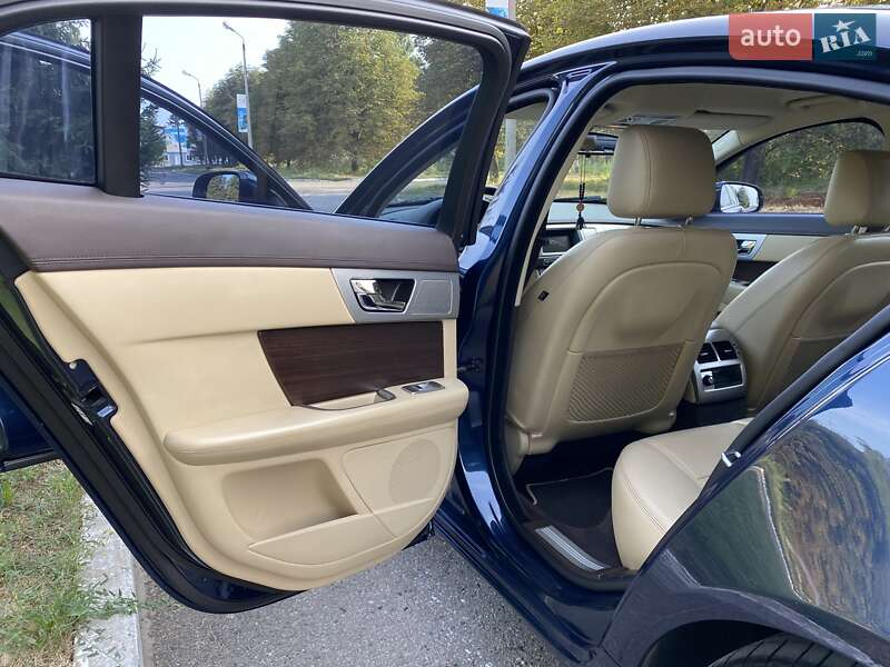 Jaguar XF 2012