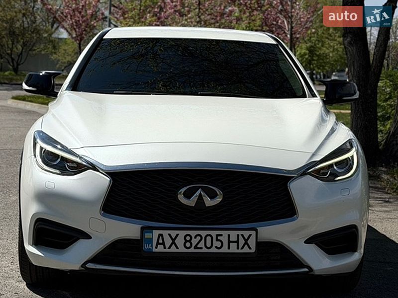 Infiniti Q30 2017
