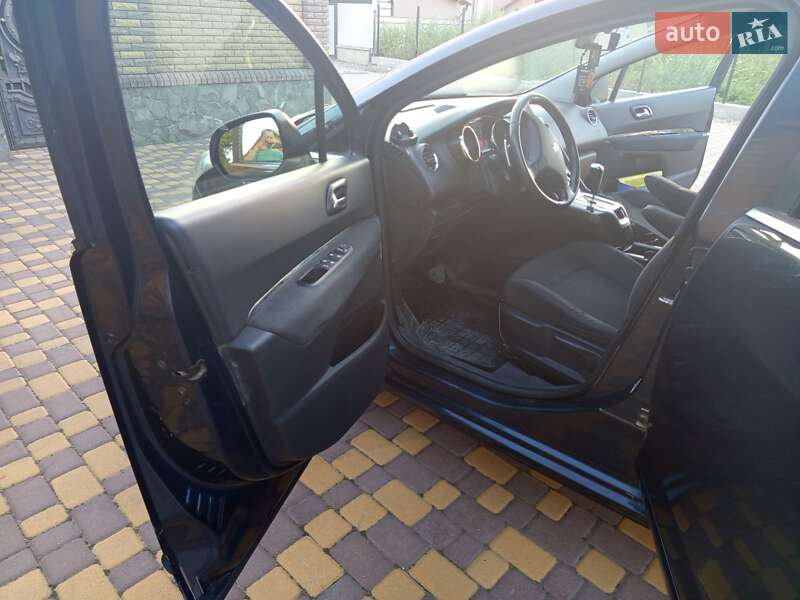 Peugeot 5008 2012