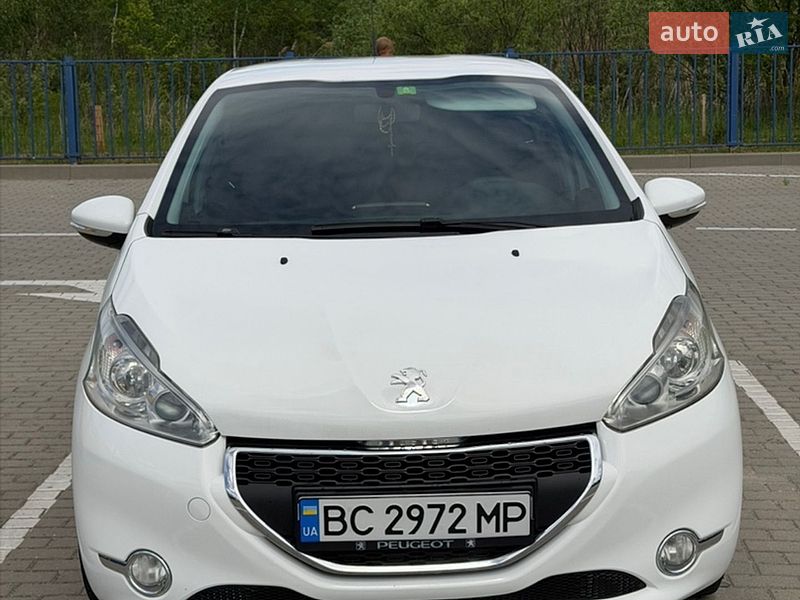 Peugeot 208 2012