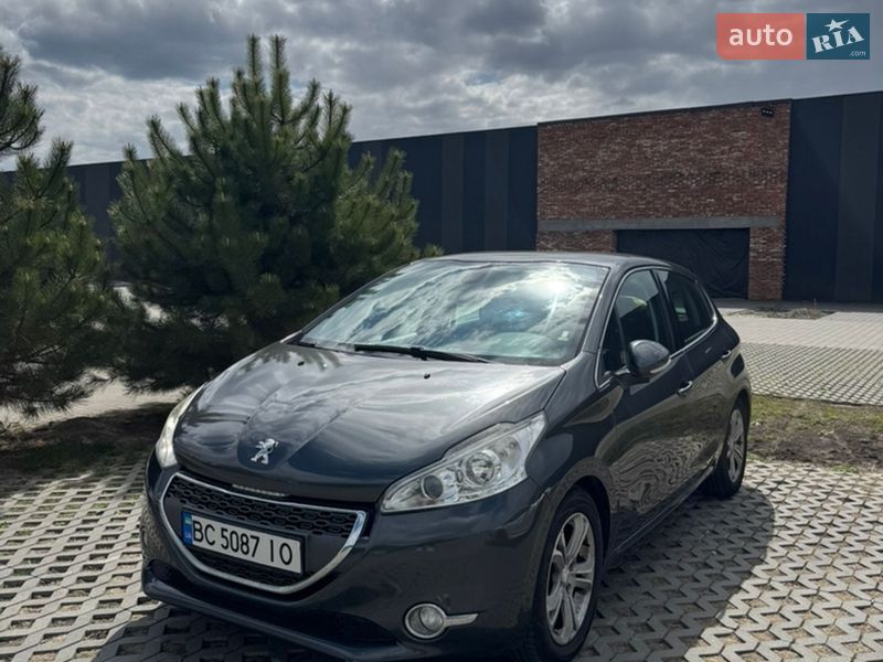 Peugeot 208 2012
