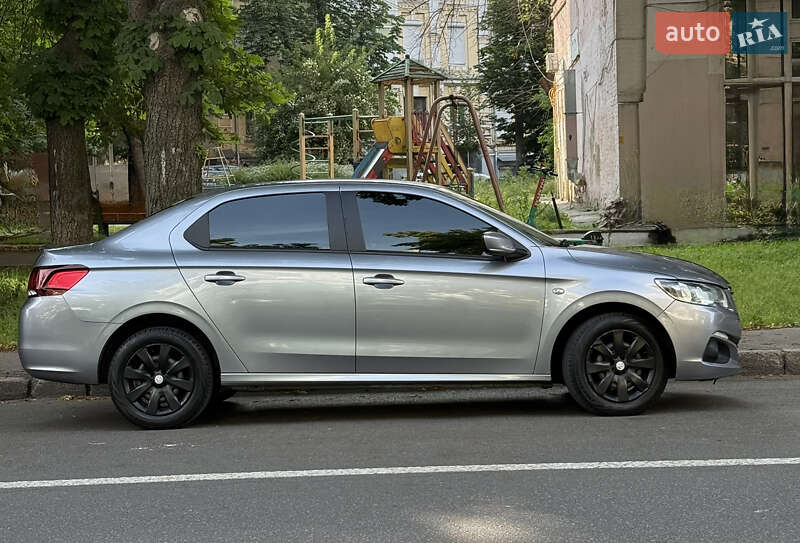 Peugeot 301 2021