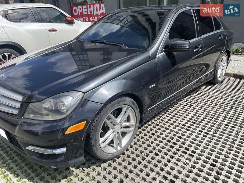 Mercedes-Benz C-Class 2011
