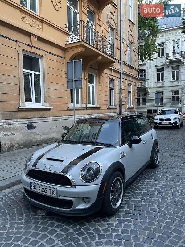 MINI Clubman 2011