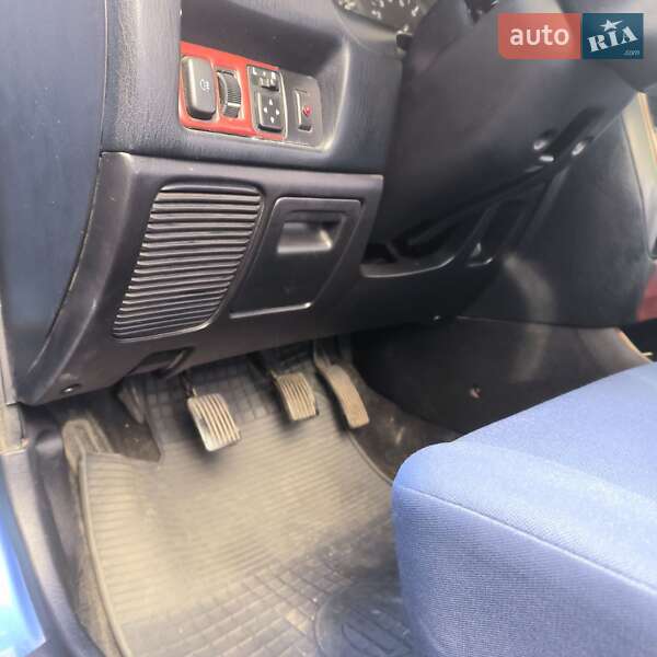 Mitsubishi Carisma 2002