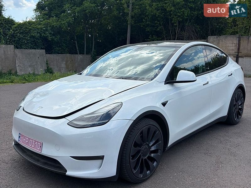 Tesla Model Y 2024