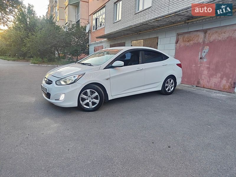 Hyundai Accent 2011